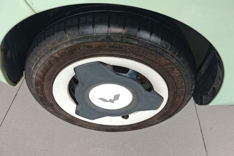Used Wuling Hongguang MINIEV 2022 Macaron Premium Model – Lithium Iron Phosphate Left Front Wheel Hub