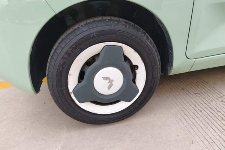 Used Wuling Hongguang MINIEV 2022 Macaron Premium Model – Lithium Iron Phosphate Left Front Wheel Hub
