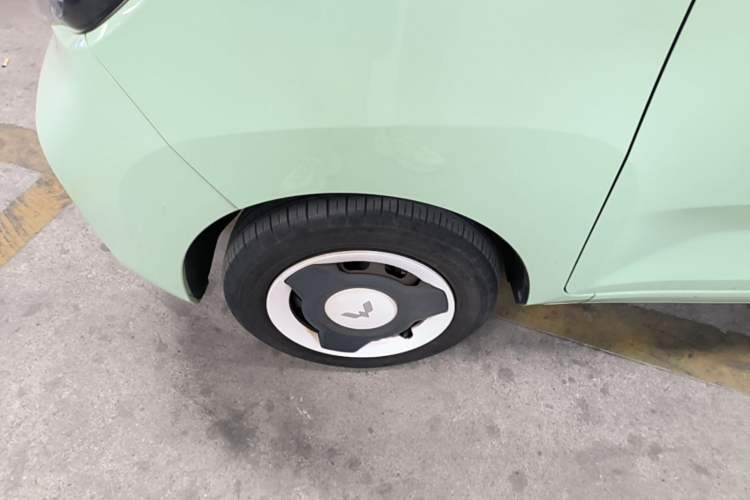 Used Wuling Hongguang MINIEV 2022 Macaron Fashion Model Lithium Iron Phosphate Left Front Wheel Hub