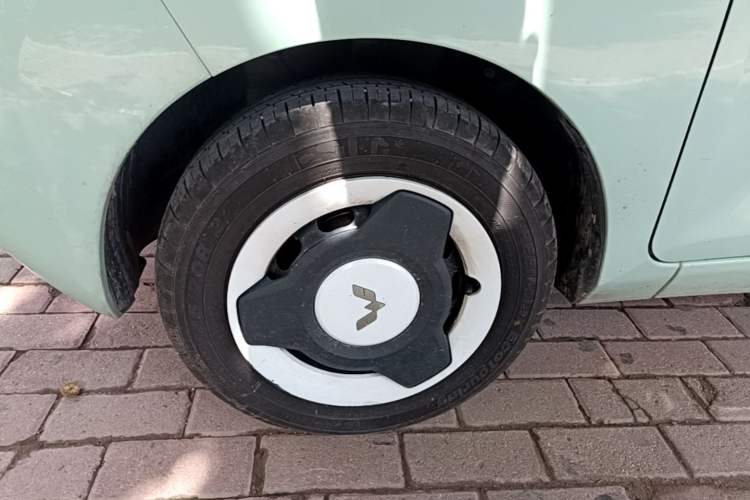 Used Wuling Hongguang MINIEV 2022 Macaron Premium Model – Lithium Iron Phosphate Left Front Wheel Hub