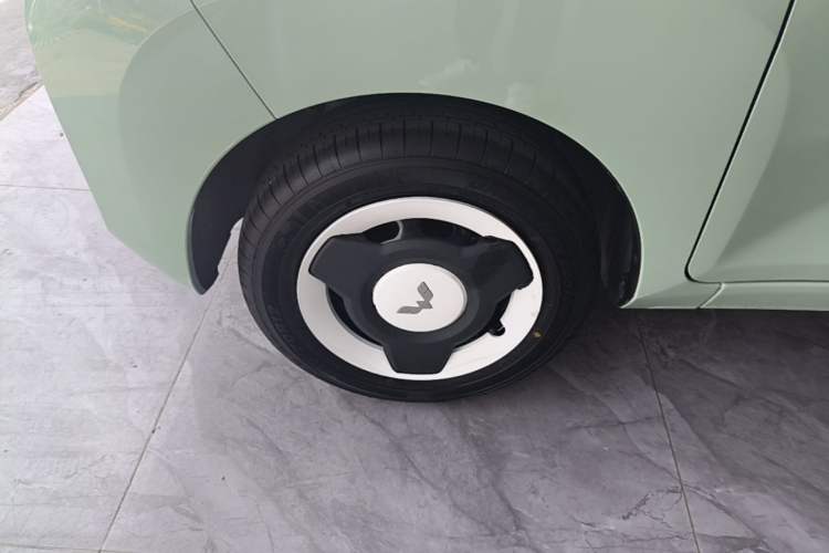 Used Wuling Hongguang MINIEV 2022 Macaron Premium Model – Lithium Iron Phosphate Left Front Wheel Hub