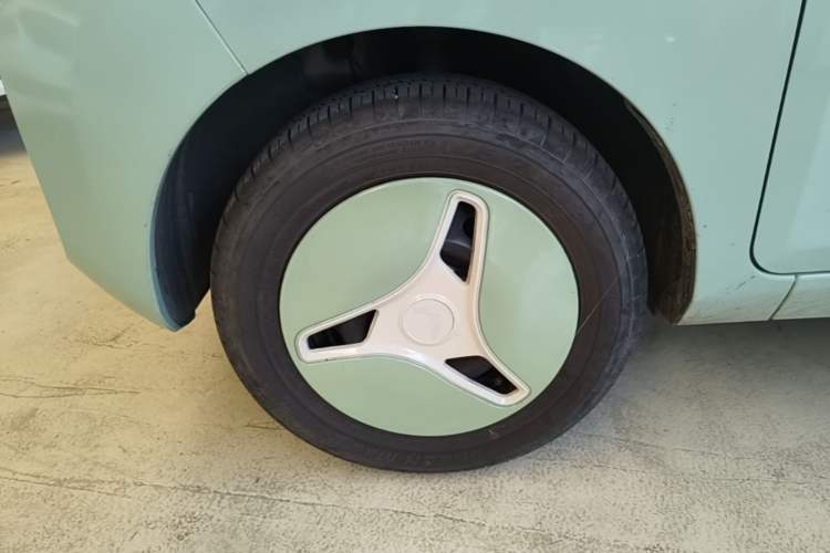 Used Wuling Hongguang MINIEV 2022 Macaron Premium Model – Lithium Iron Phosphate Left Front Wheel Hub
