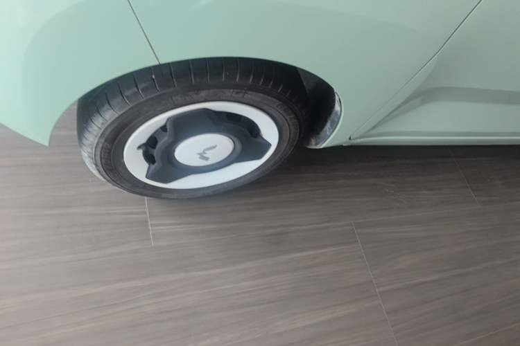 Used Wuling Hongguang MINIEV 2022 Macaron Fashion Edition Lithium-Nickel-Cobalt-Alpha-oxide Left Front Wheel Hub