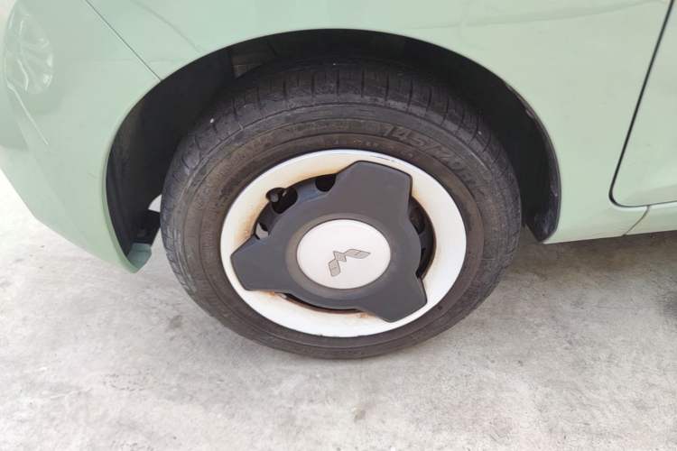 Used Wuling Hongguang MINIEV 2022 Macaron Premium Model – Lithium Iron Phosphate Left Front Wheel Hub
