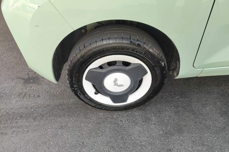 Used Wuling Hongguang MINIEV 2022 Macaron Fashion Model Lithium Iron Phosphate Left Front Wheel Hub