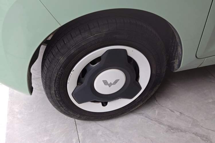Used Wuling Hongguang MINIEV 2022 Macaron Premium Model – Lithium Iron Phosphate Left Front Wheel Hub