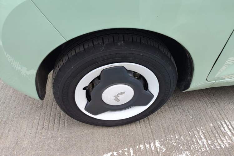 Used Wuling Hongguang MINIEV 2022 Macaron Premium Model – Lithium Iron Phosphate Left Front Wheel Hub