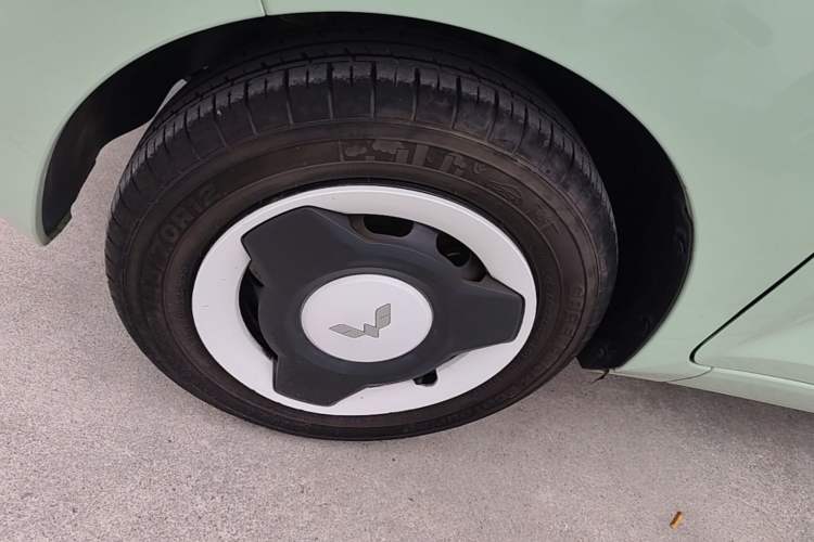 Used Wuling Hongguang MINIEV 2022 Macaron Premium Model – Lithium Iron Phosphate Left Front Wheel Hub