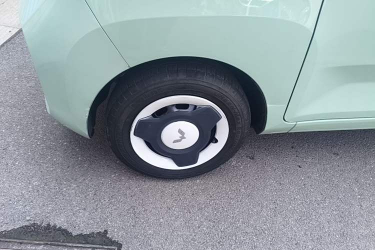 Used Wuling Hongguang MINIEV 2022 Macaron Premium Model – Lithium Iron Phosphate Left Front Wheel Hub
