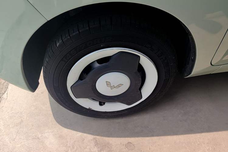 Used Wuling Hongguang MINIEV 2022 Macaron Premium Model – Lithium Iron Phosphate Left Front Wheel Hub