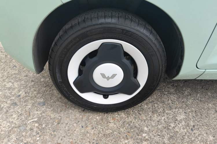 Used Wuling Hongguang MINIEV 2022 Macaron Premium Model – Lithium Iron Phosphate Left Front Wheel Hub