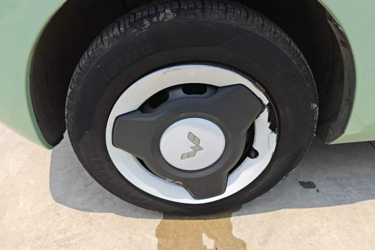 Used Wuling Hongguang MINIEV 2022 Macaron Premium Model – Lithium Iron Phosphate Left Front Wheel Hub