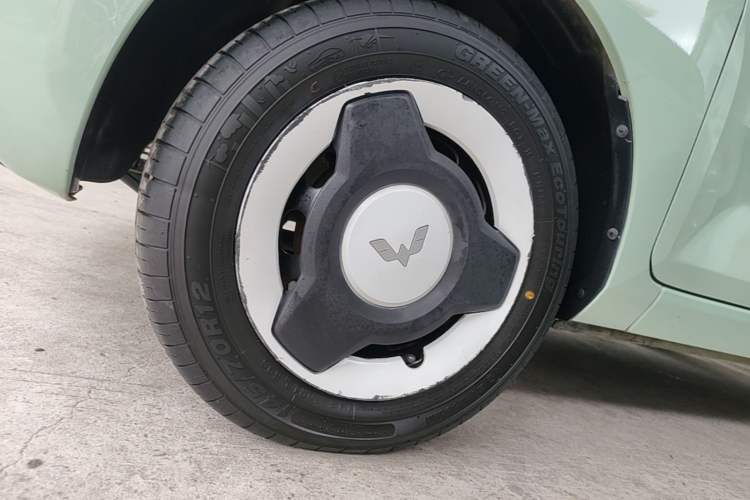 Used Wuling Hongguang MINIEV 2022 Macaron Premium Model – Lithium Iron Phosphate Left Front Wheel Hub