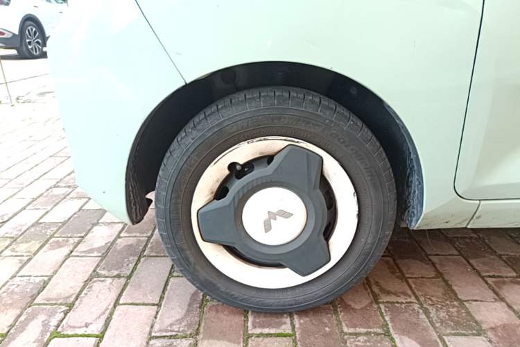 Used Wuling Hongguang MINIEV 2022 Macaron Premium Model – Lithium Iron Phosphate Left Front Wheel Hub