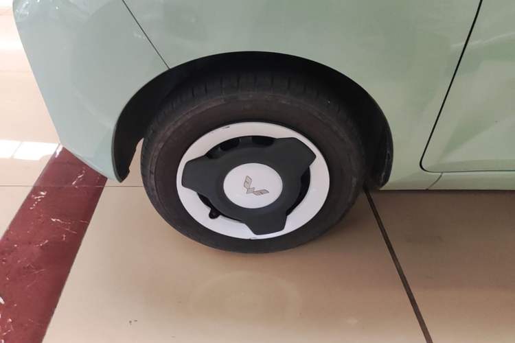 Used Wuling Hongguang MINIEV 2022 Macaron Premium Model – Lithium Iron Phosphate Left Front Wheel Hub