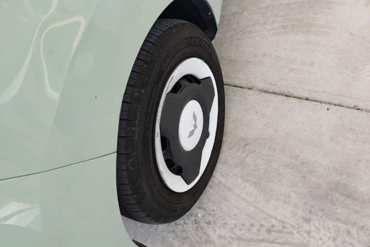 Used Wuling Hongguang MINIEV 2022 Macaron Premium Model – Lithium Iron Phosphate Left Front Wheel Hub