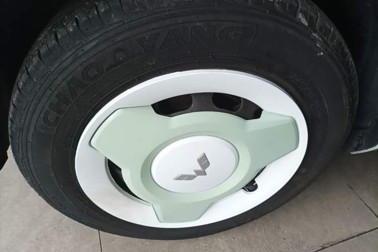 Used Wuling Hongguang MINIEV 2022 Enjoy Edition Lithium Iron Phosphate Left Front Wheel Hub