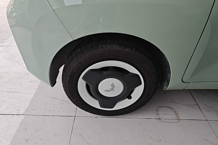 Used Wuling Hongguang MINIEV 2022 Macaron Premium Model – Lithium Iron Phosphate Left Front Wheel Hub