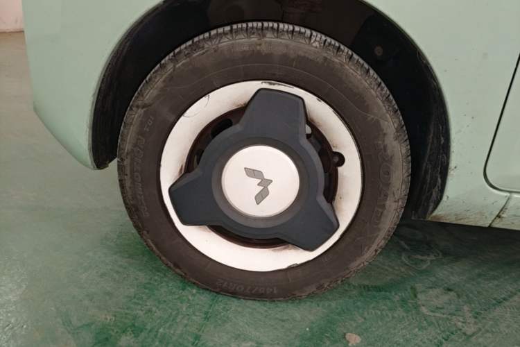 Used Wuling Hongguang MINIEV 2022 Macaron Premium Model – Lithium Iron Phosphate Left Front Wheel Hub