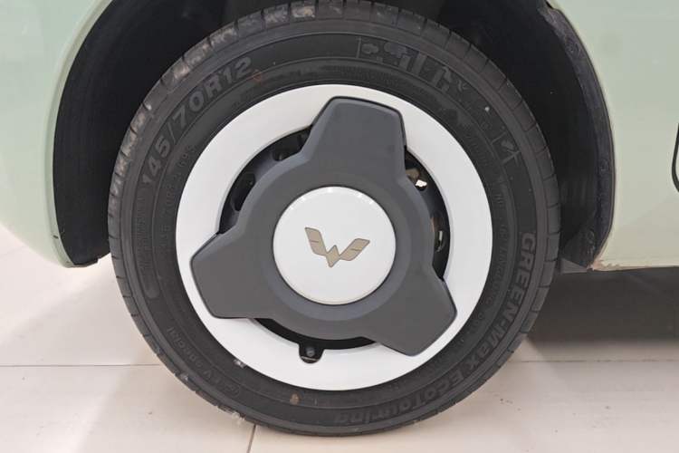Used Wuling Hongguang MINIEV 2022 Macaron Premium Model – Lithium Iron Phosphate Left Front Wheel Hub