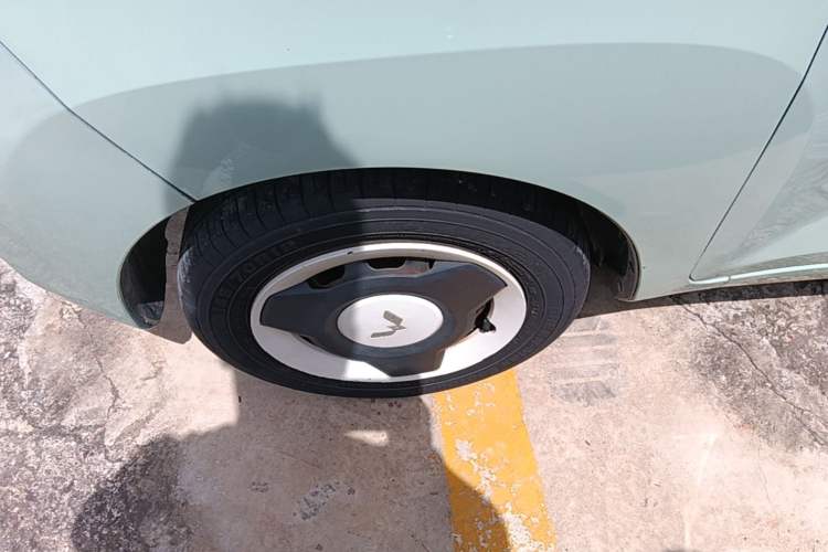 Used Wuling Hongguang MINIEV 2022 Macaron Premium Model – Lithium Iron Phosphate Left Front Wheel Hub