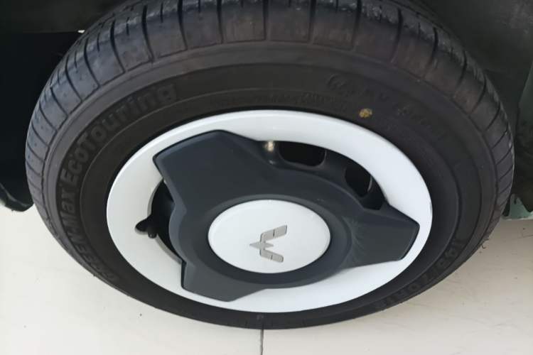 Used Wuling Hongguang MINIEV 2022 Macaron-Color Edition Lithium Iron Phosphate Left Front Wheel Hub