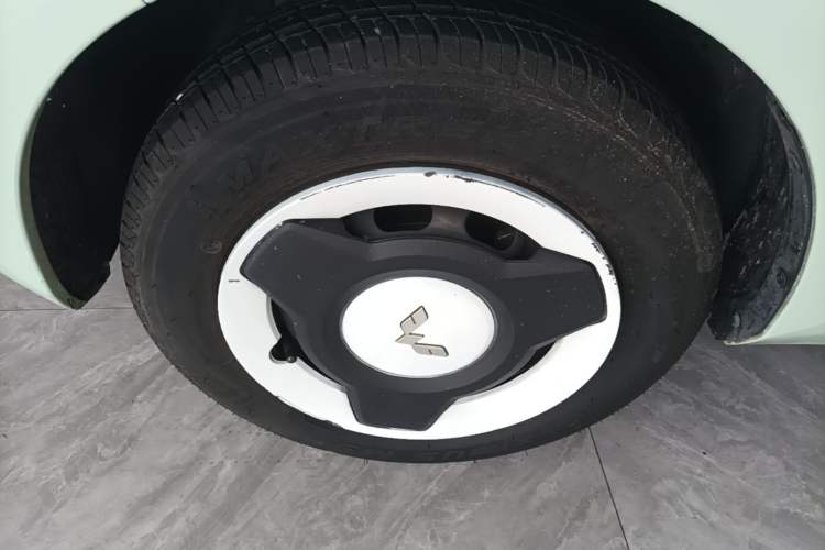 Used Wuling Hongguang MINIEV 2022 Macaron Fashion Edition Lithium-Nickel-Cobalt-Alpha-oxide Left Front Wheel Hub