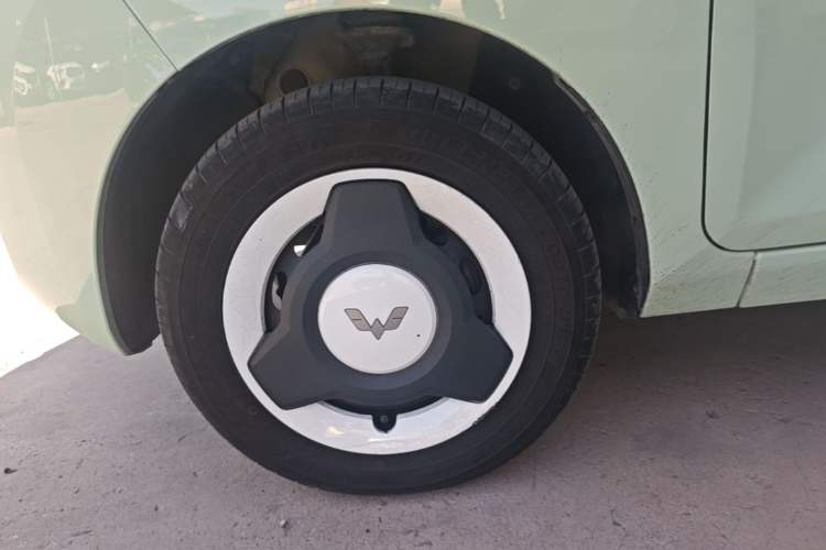 Used Wuling Hongguang MINIEV 2022 Macaron Premium Model – Lithium Iron Phosphate Left Front Wheel Hub