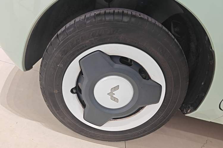 Used Wuling Hongguang MINIEV 2022 Macaron Premium Model – Lithium Iron Phosphate Left Front Wheel Hub