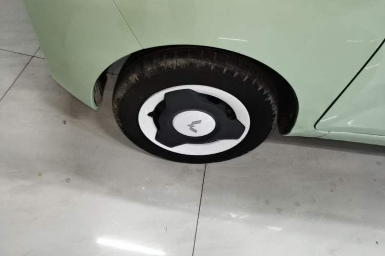 Used Wuling Hongguang MINIEV 2022 Macaron Fashion Model Lithium Iron Phosphate Left Front Wheel Hub