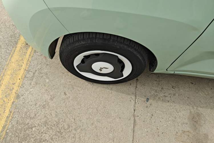 Used Wuling Hongguang MINIEV 2022 Macaron Premium Model – Lithium Iron Phosphate Left Front Wheel Hub