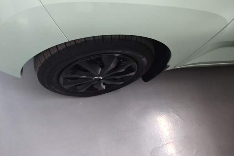 Used Wuling Hongguang MINIEV 2022 Macaron Premium Model – Lithium Iron Phosphate Left Front Wheel Hub