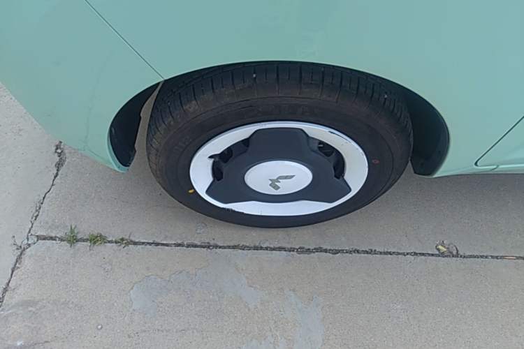 Used Wuling Hongguang MINIEV 2022 Macaron Fashion Edition Lithium-Nickel-Cobalt-Alpha-oxide Left Front Wheel Hub