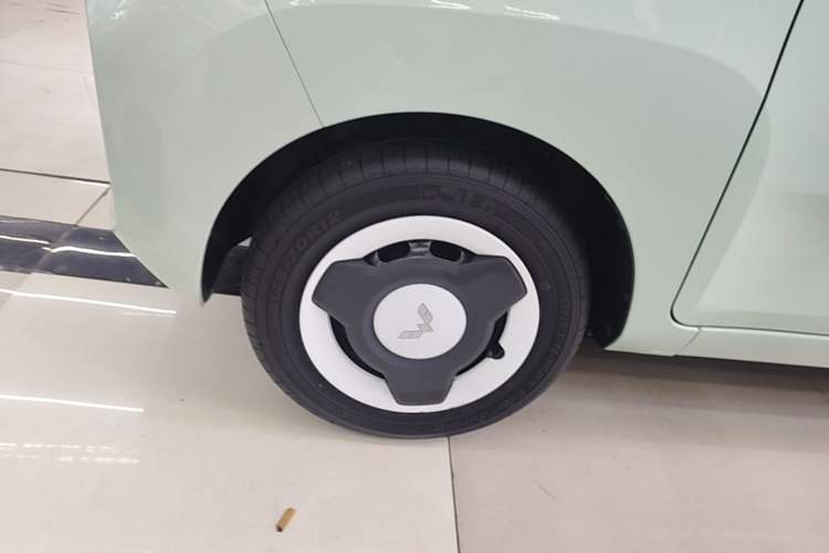 Used Wuling Hongguang MINIEV 2022 Macaron Premium Model – Lithium Iron Phosphate Left Front Wheel Hub