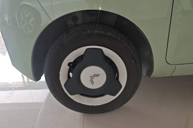 Used Wuling Hongguang MINIEV 2022 Macaron Premium Model – Lithium Iron Phosphate Left Front Wheel Hub