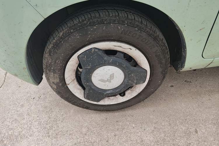 Used Wuling Hongguang MINIEV 2022 Macaron Fashion Edition Lithium-Nickel-Cobalt-Alpha-oxide Left Front Wheel Hub
