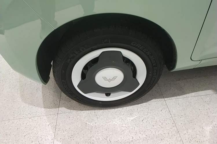 Used Wuling Hongguang MINIEV 2022 Macaron Premium Model – Lithium Iron Phosphate Left Front Wheel Hub