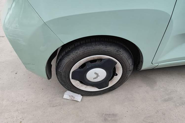 Used Wuling Hongguang MINIEV 2022 Macaron Premium Model – Lithium Iron Phosphate Left Front Wheel Hub