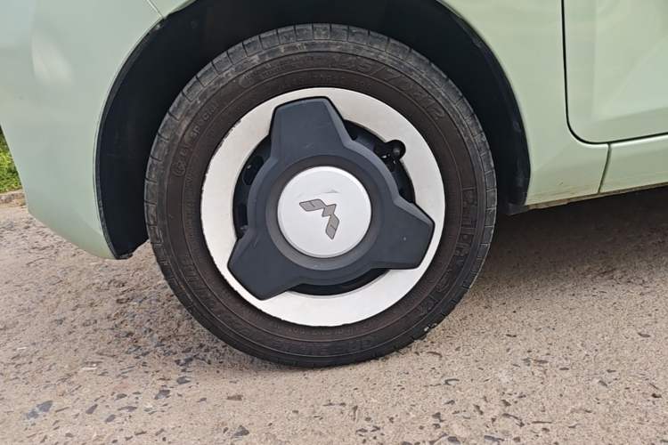 Used Wuling Hongguang MINIEV 2022 Macaron Premium Model – Lithium Iron Phosphate Left Front Wheel Hub