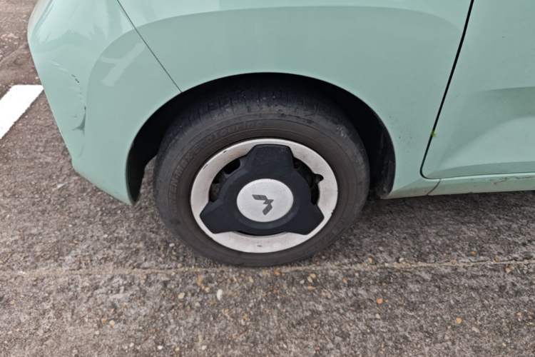 Used Wuling Hongguang MINIEV 2022 Macaron Premium Model – Lithium Iron Phosphate Left Front Wheel Hub
