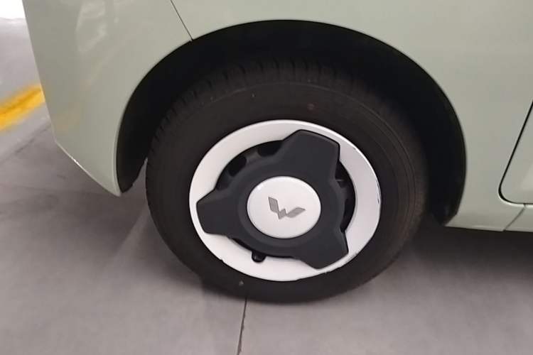 Used Wuling Hongguang MINIEV 2022 Macaron Fashion Model Lithium Iron Phosphate Left Front Wheel Hub