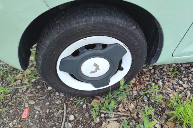 Used Wuling Hongguang MINIEV 2022 Macaron Premium Model – Lithium Iron Phosphate Left Front Wheel Hub