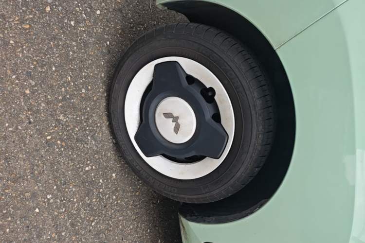 Used Wuling Hongguang MINIEV 2022 Macaron Premium Model – Lithium Iron Phosphate Left Front Wheel Hub