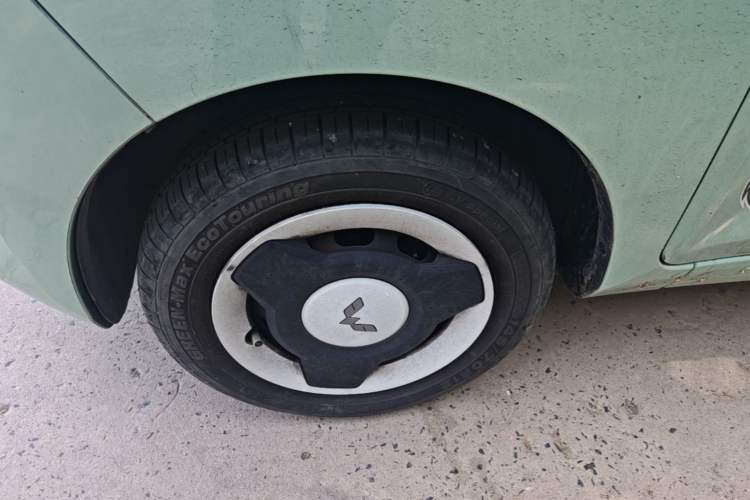Used Wuling Hongguang MINIEV 2022 Macaron Fashion Model Lithium Iron Phosphate Left Front Wheel Hub
