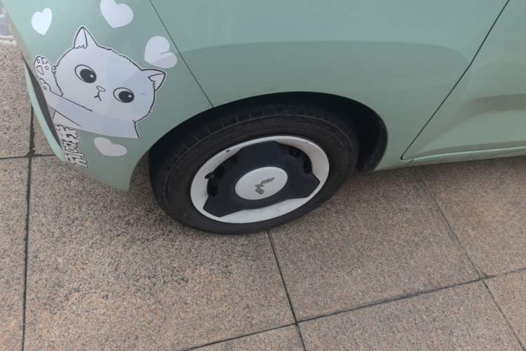 Used Wuling Hongguang MINIEV 2022 Macaron Fashion Model Lithium Iron Phosphate Left Front Wheel Hub