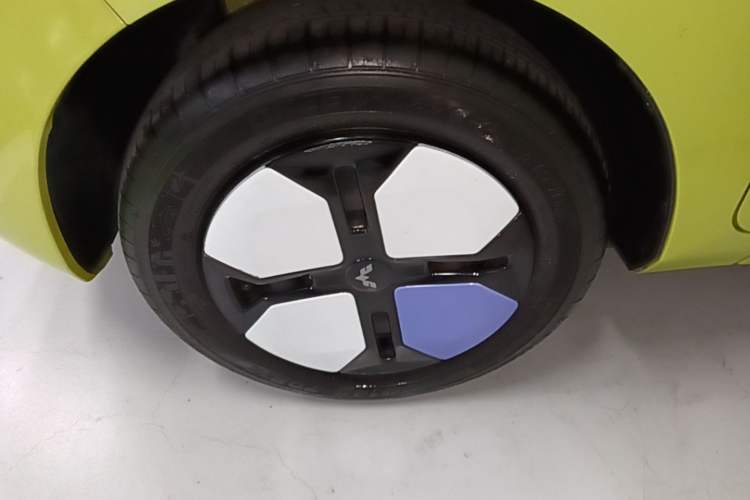 Used Wuling Hongguang MINIEV 2022 Macaron-Color Edition Lithium Iron Phosphate Left Front Wheel Hub