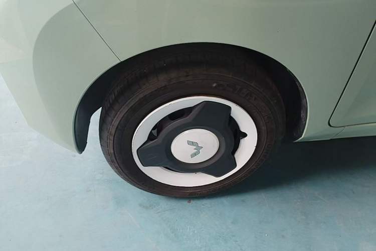 Used Wuling Hongguang MINIEV 2022 Macaron Premium Model – Lithium Iron Phosphate Left Front Wheel Hub
