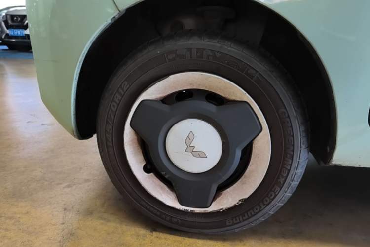 Used Wuling Hongguang MINIEV 2022 Macaron Fashion Edition Lithium-Nickel-Cobalt-Alpha-oxide Left Front Wheel Hub
