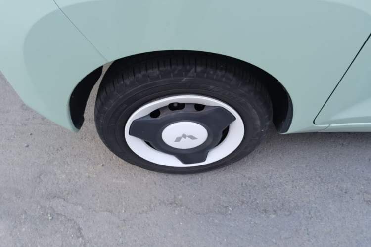 Used Wuling Hongguang MINIEV 2022 Macaron Premium Model – Lithium Iron Phosphate Left Front Wheel Hub