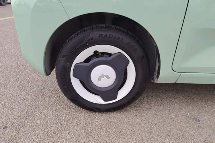 Used Wuling Hongguang MINIEV 2022 Macaron Premium Model – Lithium Iron Phosphate Left Front Wheel Hub